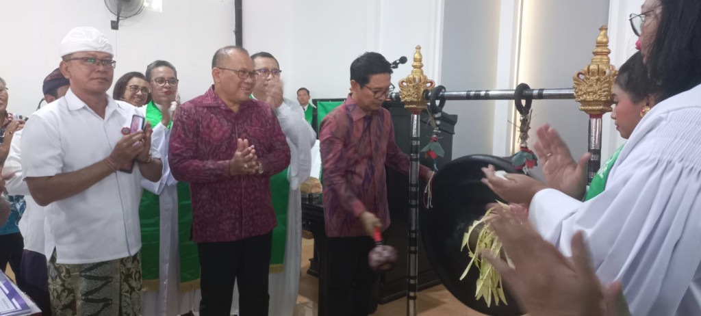 Sekda Adi Arnawa Hadiri Pemelaspasan Gedung Serba Guna GPIB Getsemani Jimbaran